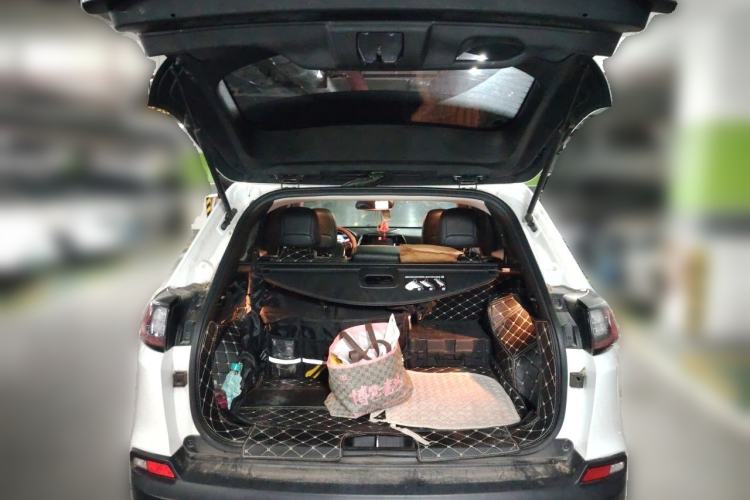 Used Jeep Cherokee 2019 2.0T Two-Wheel Drive Smart Enjoyment Version China VI Trunk