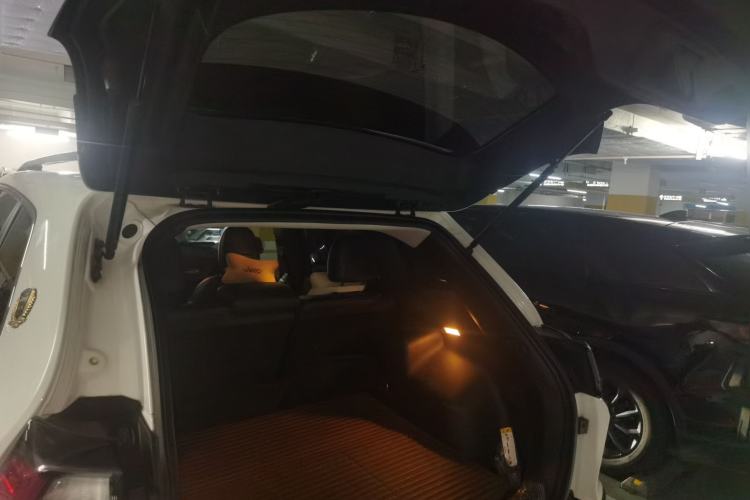 Used Jeep Cherokee 2019 2.0T Two-Wheel Drive Smart Enjoyment Version China VI Trunk