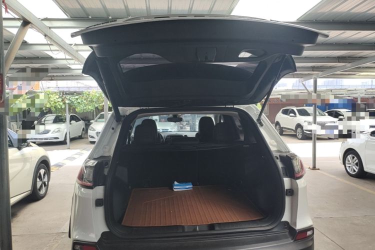 Used Jeep Cherokee 2019 2.0T Four-Wheel Drive Explorer Edition China VI Emission Standard Trunk