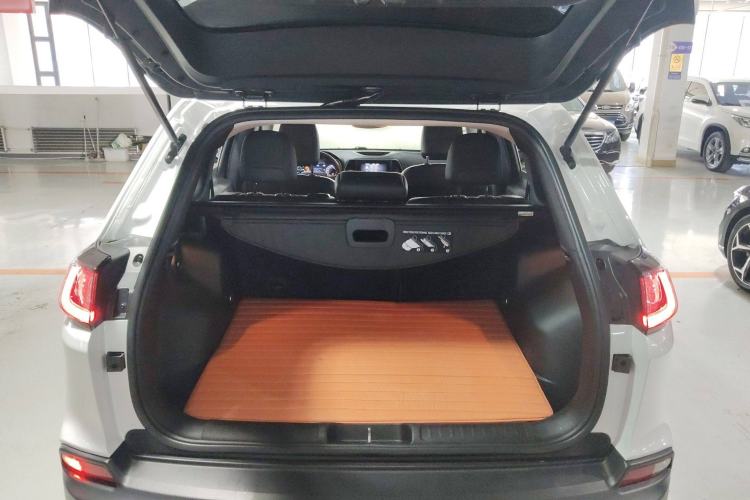 Used Jeep Cherokee 2019 2.0T Two-Wheel Drive Smart Enjoyment Version China V Trunk