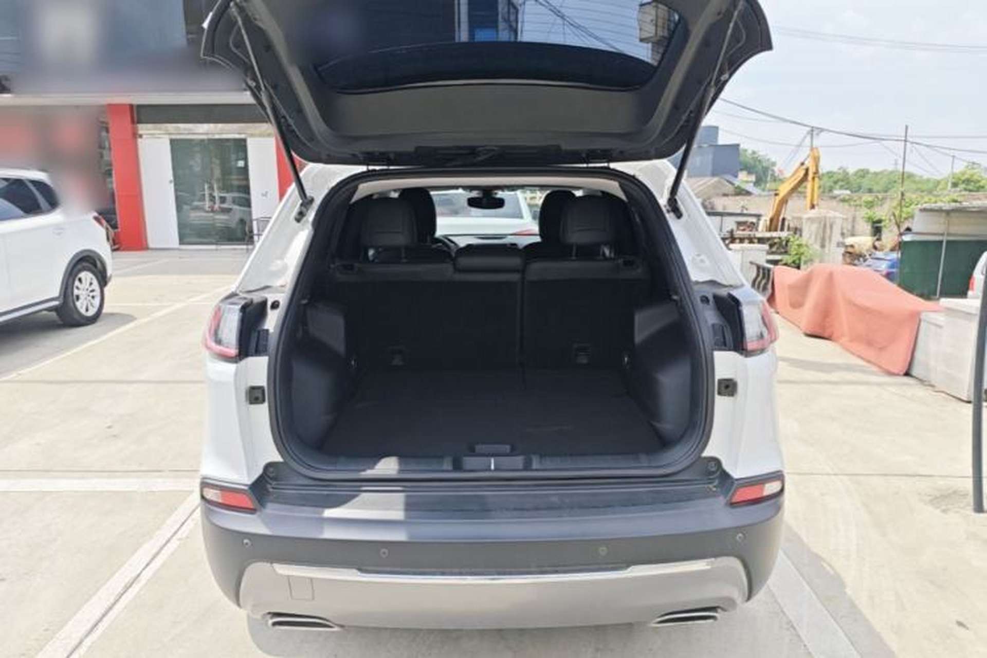 Used Jeep Cherokee 2019 2.0T Two-Wheel Drive Smart Enjoyment Version China V Trunk