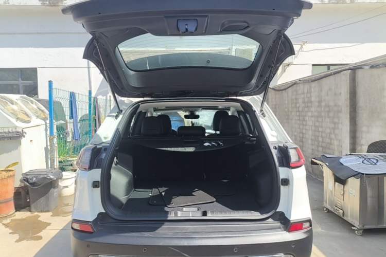 Used Jeep Cherokee 2019 2.0T Two-Wheel Drive Smart Enjoyment Version China VI Trunk