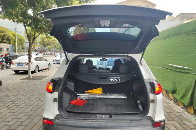 Used Jeep Cherokee 2019 2.0T Two-Wheel Drive Smart Enjoyment Version China VI Trunk