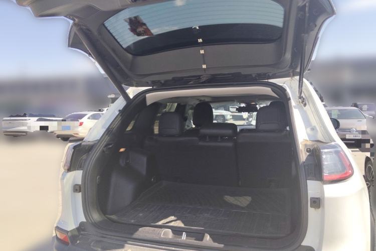 Used Jeep Cherokee 2019 2.0T Four-Wheel Drive Explorer Edition China VI Emission Standard Trunk