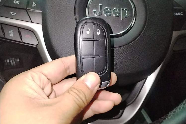 Used Jeep Cherokee 2019 2.0T Two-Wheel Drive Smart Enjoyment Version China V Vehicle Key