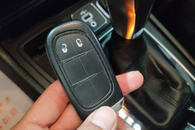 Used Jeep Cherokee 2019 2.0T Two-Wheel Drive Smart Enjoyment Version China V Vehicle Key