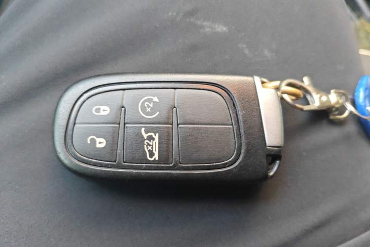 Used Jeep Cherokee 2019 2.0T Four-Wheel Drive Exploration Edition + Autonomous Driving Smart Package China V Vehicle Key