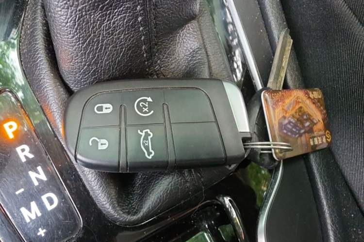 Used Jeep Cherokee 2019 2.0T Two-Wheel Drive Smart Enjoyment Version China V Vehicle Key