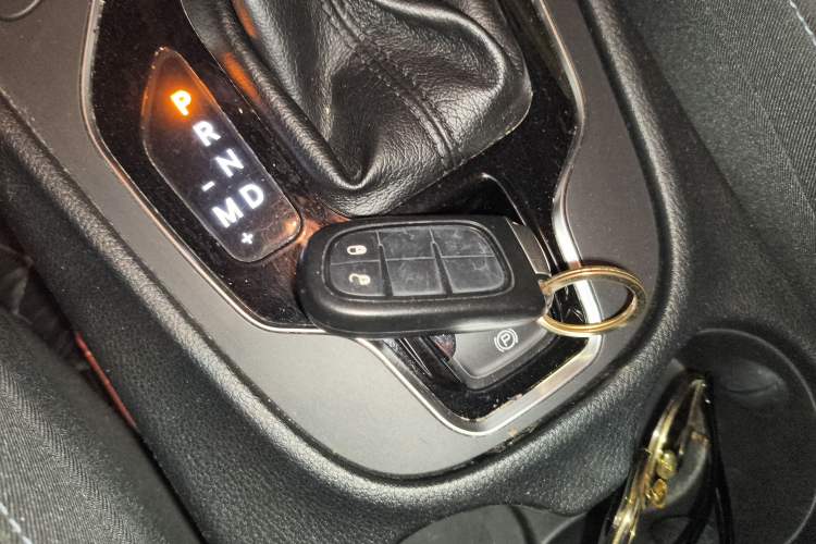 Used Jeep Cherokee 2019 2.0L 2WD Premium Edition China VI Vehicle Key