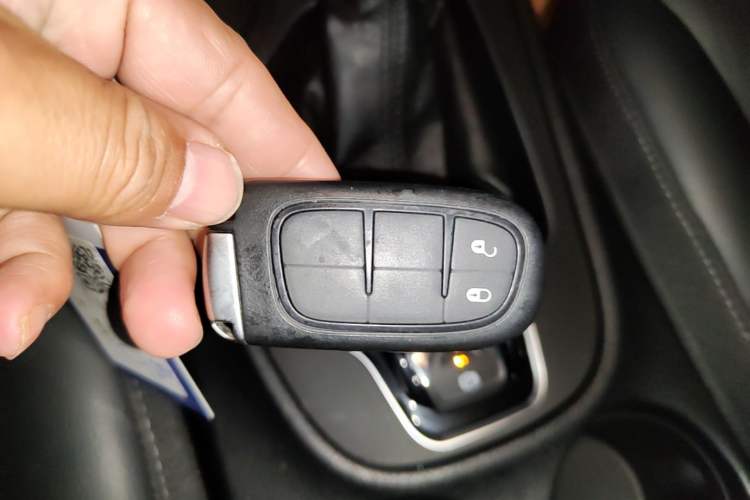 Used Jeep Cherokee 2019 2.0T Two-Wheel Drive Smart Enjoyment Version China VI Vehicle Key