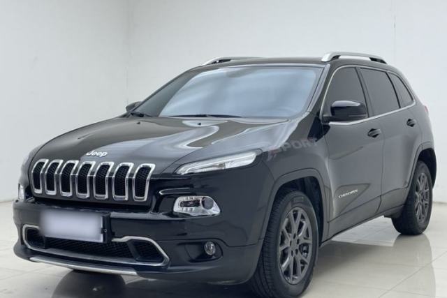 Used Jeep Cherokee 2020 2.0L Two-Wheel Drive Classic Sports Edition