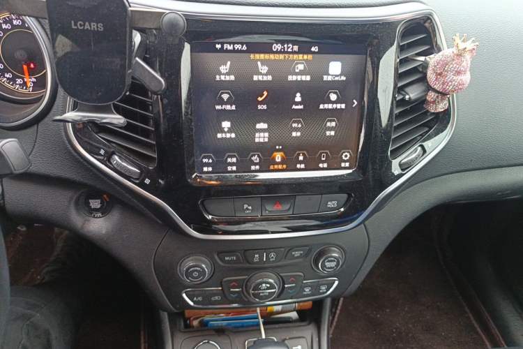 Used Jeep Cherokee 2020 2.0T Four-Wheel Drive Night Eagle Edition Audio And AC Panel