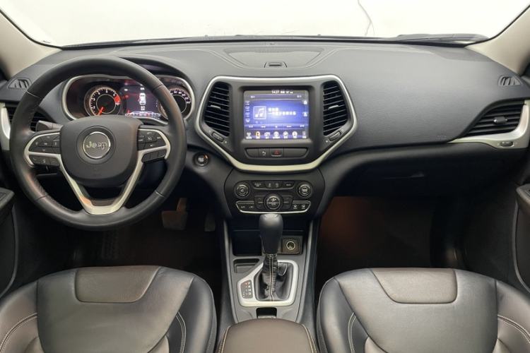 Used Jeep Cherokee 2020 2.0L Two-Wheel Drive Classic Sports Edition Audio And AC Panel