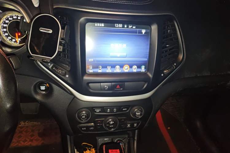 Used Jeep Cherokee 2020 2.0L Two-Wheel Drive Classic Sports Edition Audio And AC Panel