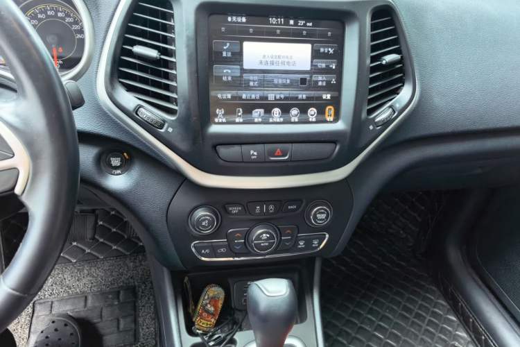 Used Jeep Cherokee 2020 2.0L Two-Wheel Drive Classic Sports Edition Audio And AC Panel