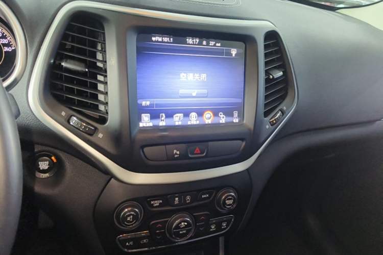 Used Jeep Cherokee 2020 2.0L Two-Wheel Drive Classic Sports Edition Audio And AC Panel