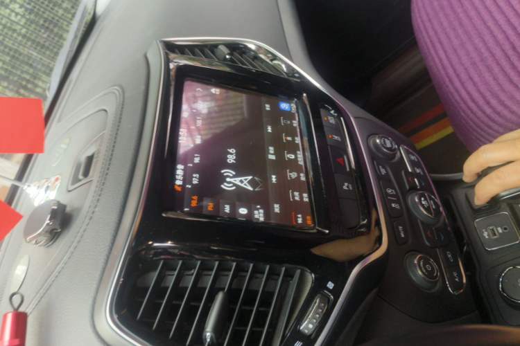 Used Jeep Cherokee 2020 2.0T Four-Wheel Drive Luxury Edition Audio And AC Panel