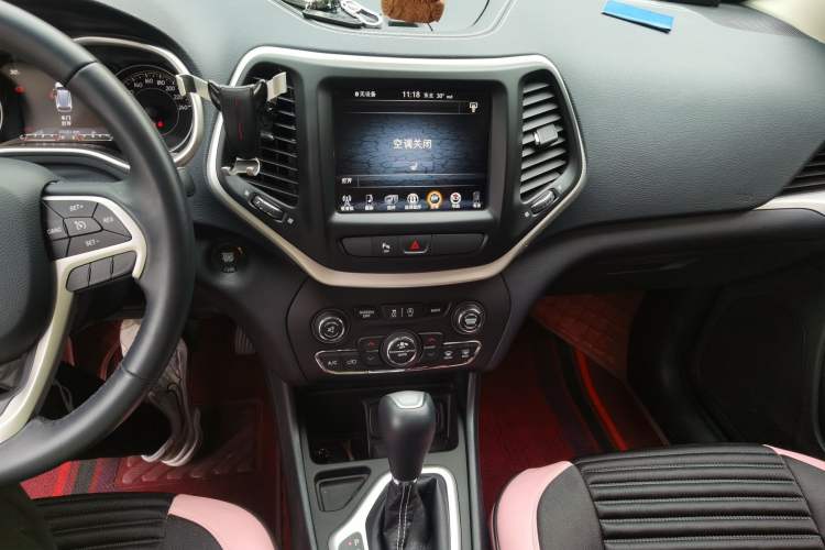 Used Jeep Cherokee 2020 2.0L Two-Wheel Drive Classic Sports Edition Audio And AC Panel