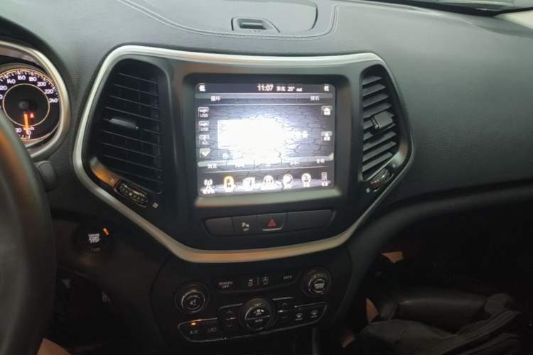Used Jeep Cherokee 2020 2.0L Two-Wheel Drive Classic Sports Edition Audio And AC Panel