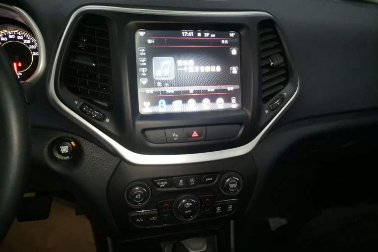 Used Jeep Cherokee 2020 2.0L Two-Wheel Drive Classic Sports Edition Audio And AC Panel