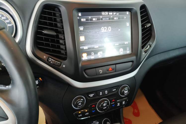 Used Jeep Cherokee 2020 2.0L Two-Wheel Drive Classic Sports Edition Audio And AC Panel