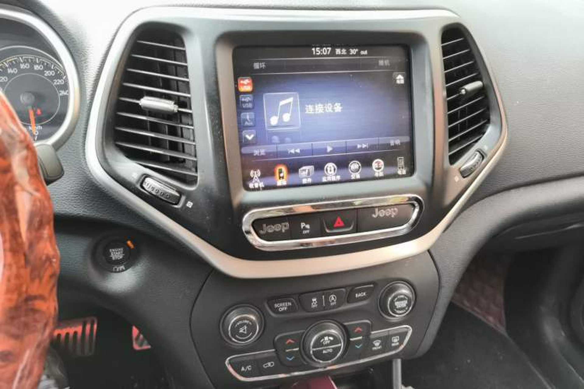Used Jeep Cherokee 2020 2.0L Two-Wheel Drive Classic Sports Edition Audio And AC Panel