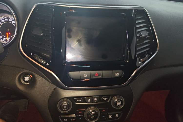 Used Jeep Cherokee 2020 2.0L Two-Wheel Drive Safety Upgrade Edition Audio And AC Panel