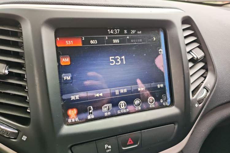 Used Jeep Cherokee 2020 2.0L Two-Wheel Drive Classic Sports Edition Audio And AC Panel