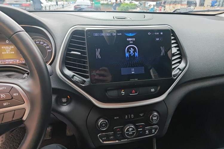 Used Jeep Cherokee 2020 2.0T Four-Wheel Drive Elite Edition Audio And AC Panel