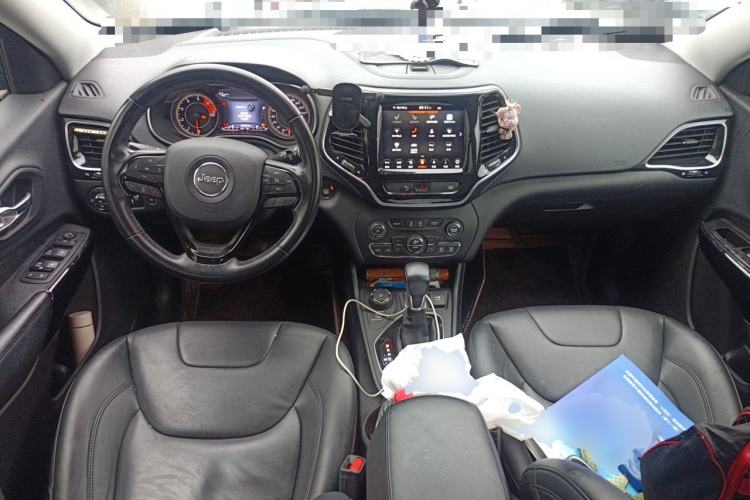 Used Jeep Cherokee 2020 2.0T Four-Wheel Drive Night Eagle Edition Center Console