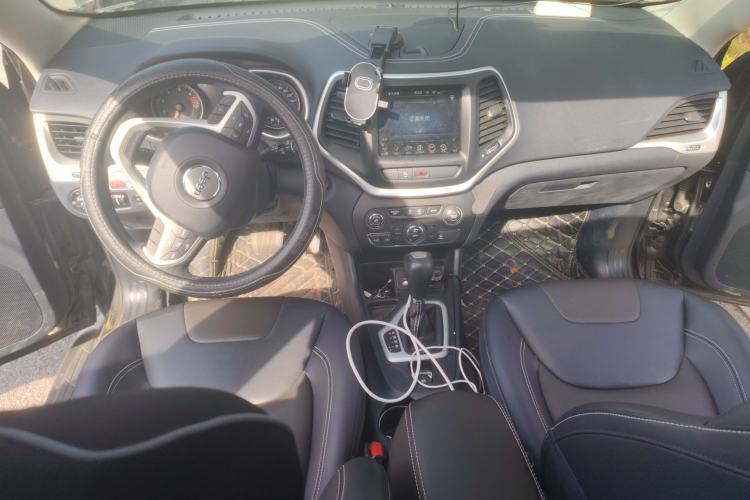 Used Jeep Cherokee 2020 2.0L Two-Wheel Drive Classic Sports Edition Center Console