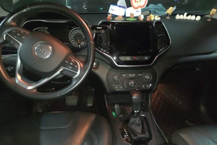 Used Jeep Cherokee 2020 2.0T Two-Wheel Drive Leading Edition Center Console