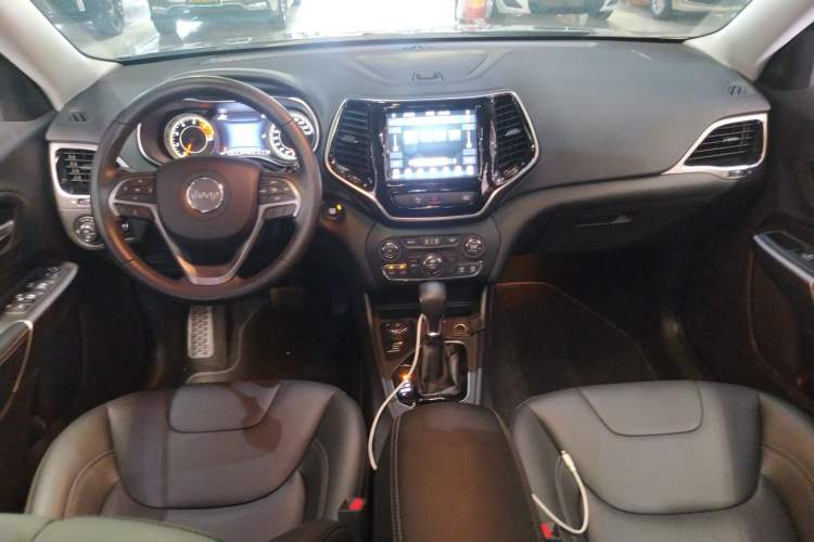 Used Jeep Cherokee 2020 2.0T Four-Wheel Drive Elite Edition Center Console