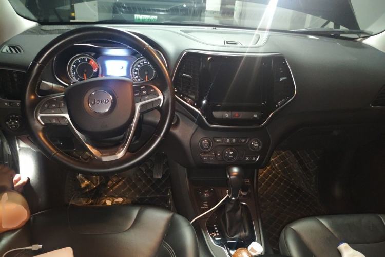 Used Jeep Cherokee 2020 2.0T Four-Wheel Drive Elite Edition Center Console