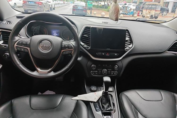 Used Jeep Cherokee 2020 2.0T Four-Wheel Drive Elite Edition Center Console