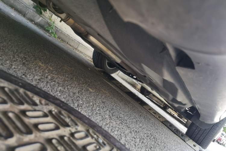 Used Jeep Cherokee 2020 2.0L Two-Wheel Drive Classic Sports Edition Chassis Front Left