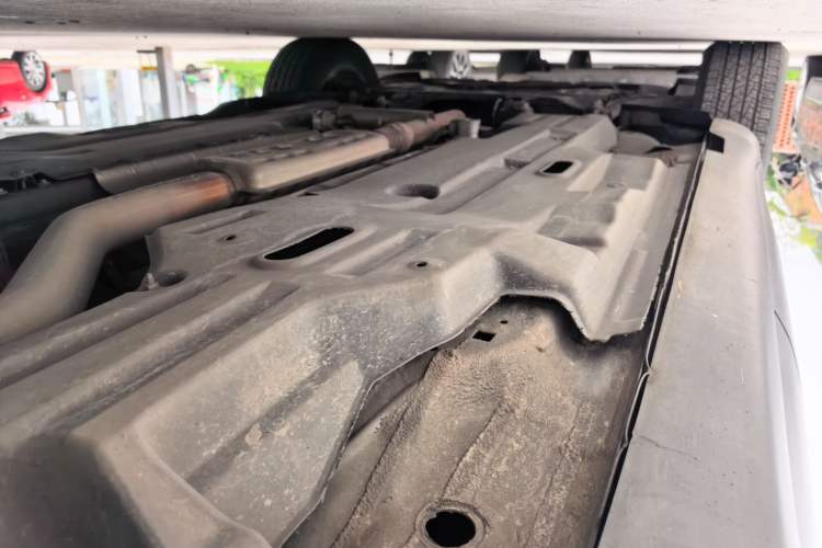 Used Jeep Cherokee 2020 2.0L Two-Wheel Drive Classic Sports Edition Chassis Rear Left