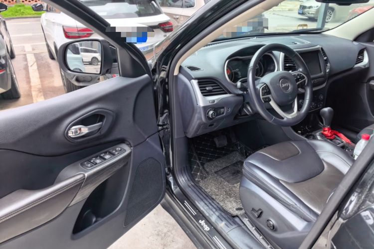 Used Jeep Cherokee 2020 2.0L Two-Wheel Drive Classic Sports Edition Driver Seat