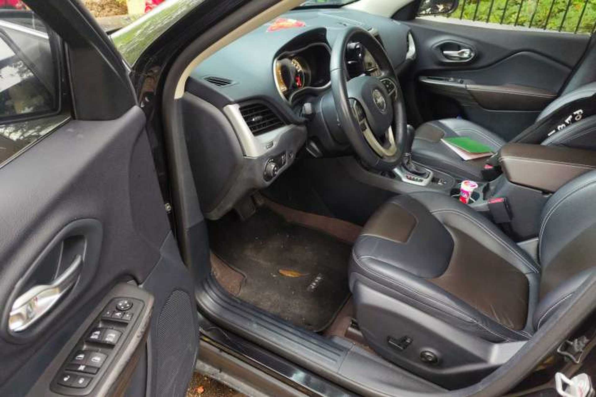 Used Jeep Cherokee 2020 2.0L Two-Wheel Drive Classic Sports Edition Driver Seat