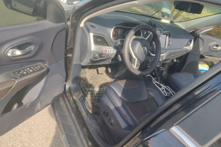 Used Jeep Cherokee 2020 2.0L Two-Wheel Drive Classic Sports Edition Driver Seat