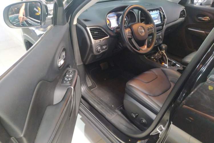 Used Jeep Cherokee 2020 2.0T Four-Wheel Drive Elite Edition Driver Seat