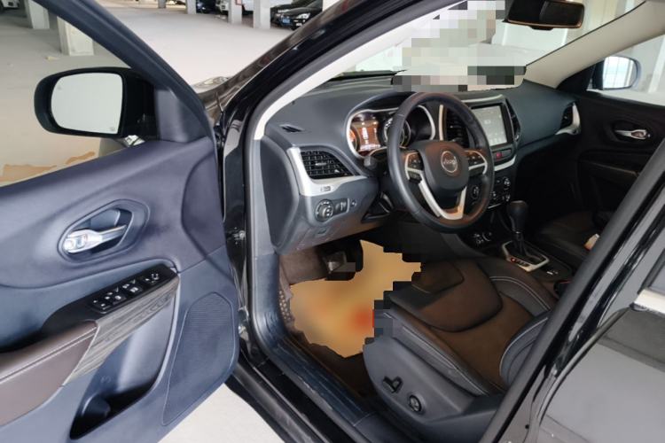 Used Jeep Cherokee 2020 2.0L Two-Wheel Drive Classic Sports Edition Driver Seat
