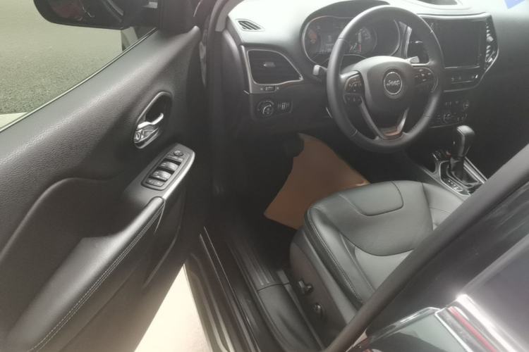Used Jeep Cherokee 2020 2.0T Two-Wheel Drive Leading Edition Driver Seat