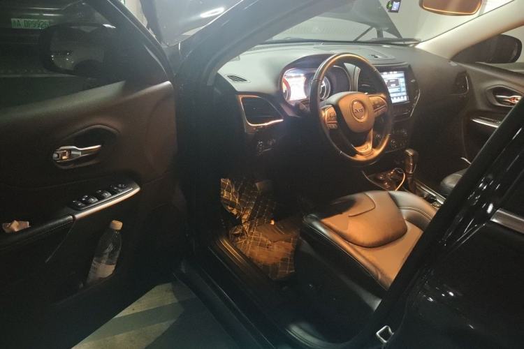 Used Jeep Cherokee 2020 2.0T Four-Wheel Drive Elite Edition Driver Seat