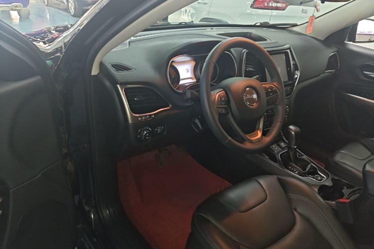 Used Jeep Cherokee 2020 2.0L Two-Wheel Drive Safety Upgrade Edition Driver Seat