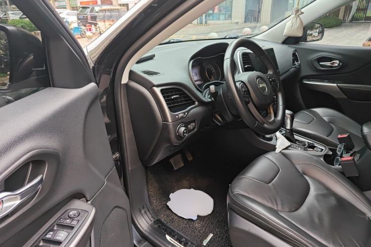 Used Jeep Cherokee 2020 2.0T Four-Wheel Drive Elite Edition Driver Seat