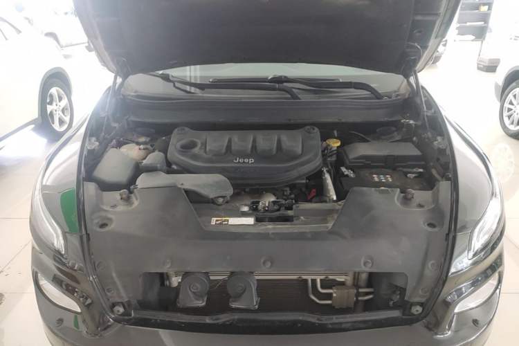 Used Jeep Cherokee 2020 2.0L Two-Wheel Drive Classic Sports Edition Engine Bay