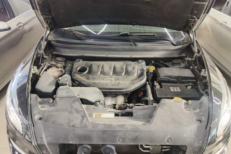 Used Jeep Cherokee 2020 2.0L Two-Wheel Drive Classic Sports Edition Engine Bay