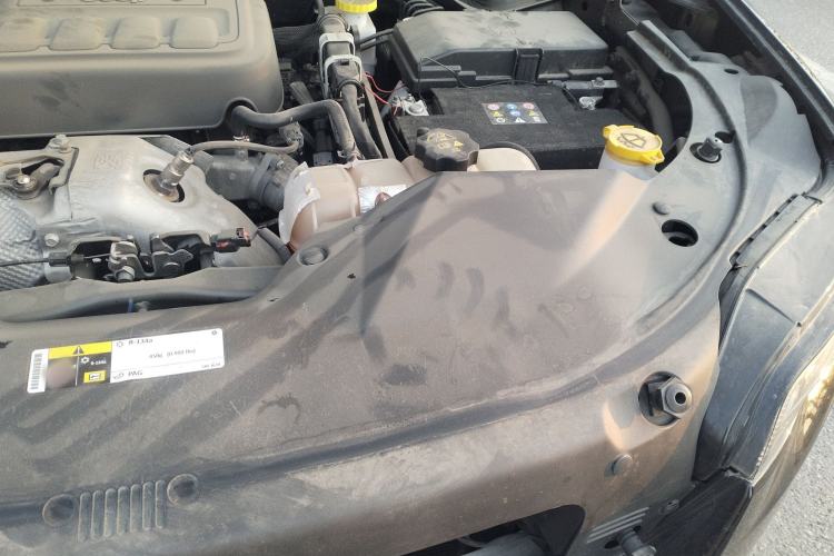 Used Jeep Cherokee 2020 2.0T Four-Wheel Drive Night Eagle Edition Engine Bay Left