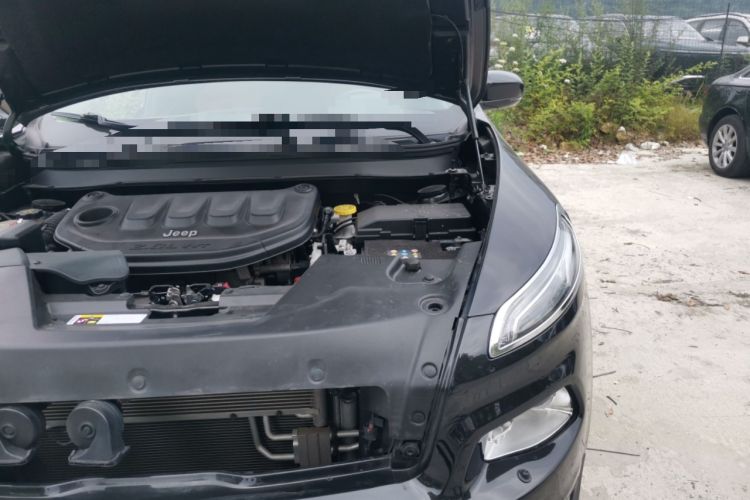 Used Jeep Cherokee 2020 2.0L Two-Wheel Drive Classic Sports Edition Engine Bay Left